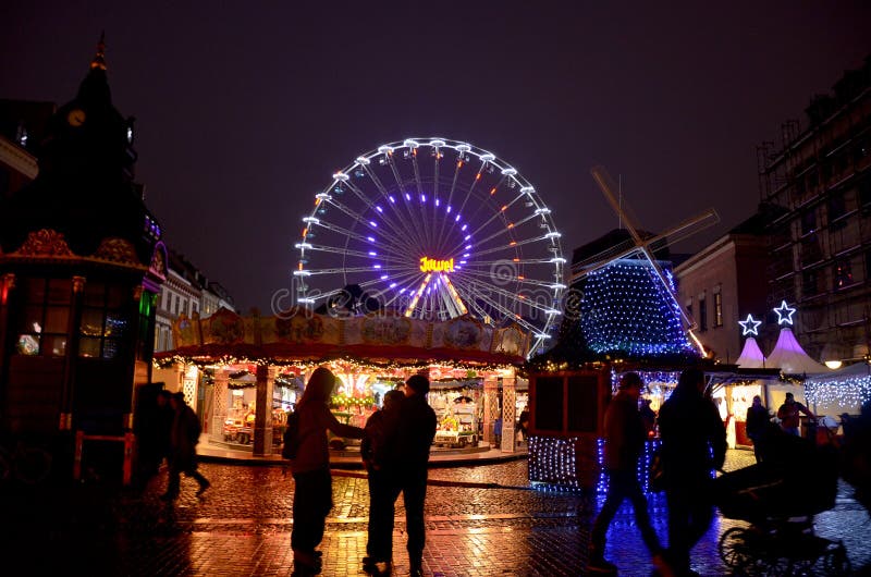 Marché de Noël la nuit à Copenhague image stock Marché de Noël la nuit à Copenhague image stock