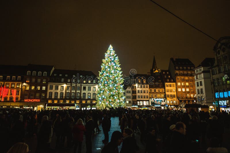 Marché traditionnel de Noël dans les Frances historiques de Strasbourg image stock Marché traditionnel de Noël dans les Frances historiques de Strasbourg image stock