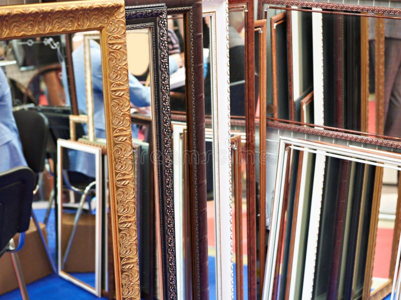 Marco modelado del arte para los espejos imágenes de archivo libres de regalías Marco modelado del arte para los espejos imágenes de archivo libres de regalías