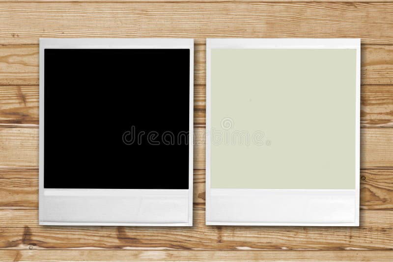Marcos retros en blanco de la foto en fondo de madera foto de archivo libre de regalías Marcos retros en blanco de la foto en fondo de madera foto de archivo libre de regalías