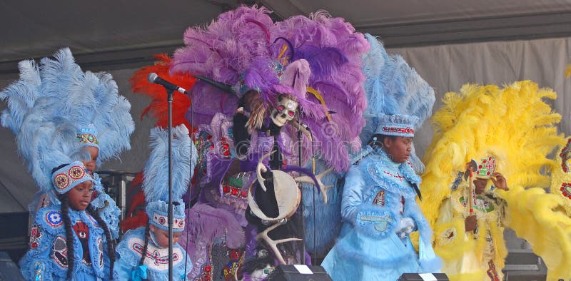 Mardi Gras Indians Performing en Jazzfest
