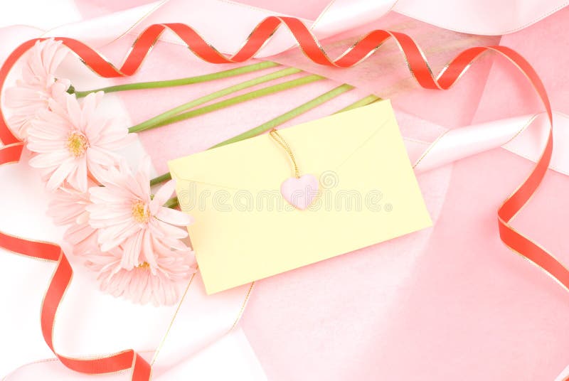 Margherita e lettera del Gerbera fotografia stock libera da diritti Margherita e lettera del Gerbera fotografia stock libera da diritti