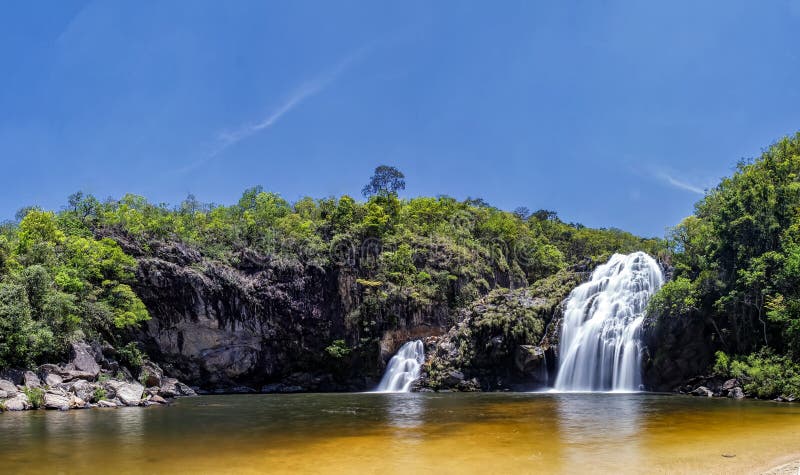 Maria Augusta Waterfall au sao Batista font Gloria, Serra da Canastra - Minas Gerais, photo panoramique du Brésil image libre de droits Maria Augusta Waterfall au sao Batista font Gloria, Serra da Canastra - Minas Gerais, photo panoramique du Brésil image libre de droits