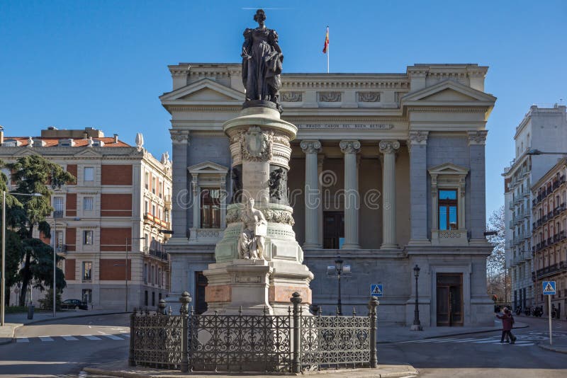 Maria Cristina de Borbon Statue voor Museum van Prado in Stad van Madrid, Spanje stock fotografie Maria Cristina de Borbon Statue voor Museum van Prado in Stad van Madrid, Spanje stock fotografie