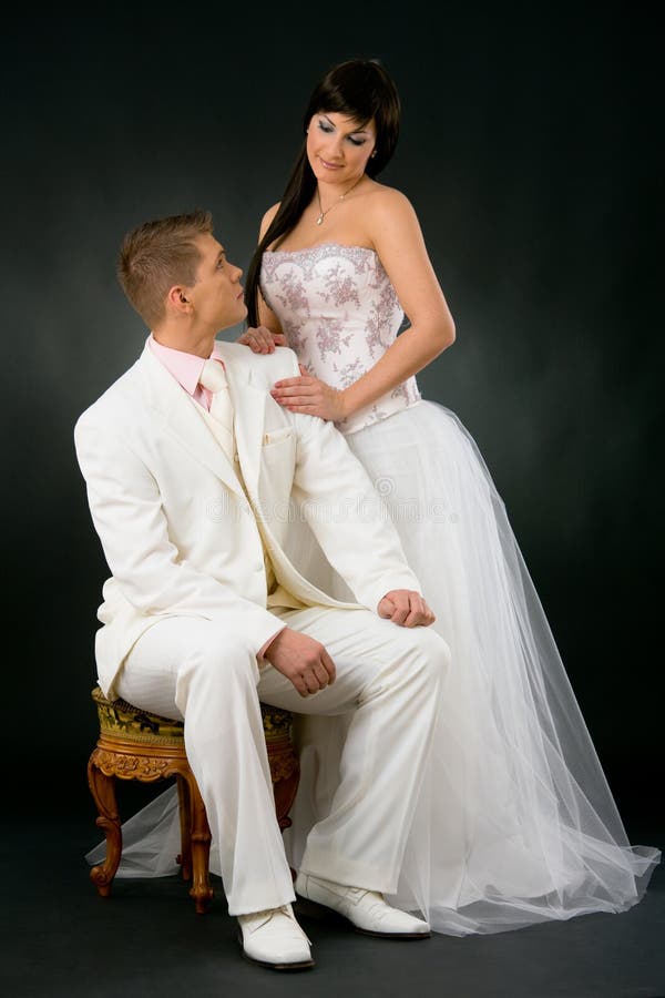 Verticale De Beaux Couples Robe De Mariage Accessoires De Mariage Photo