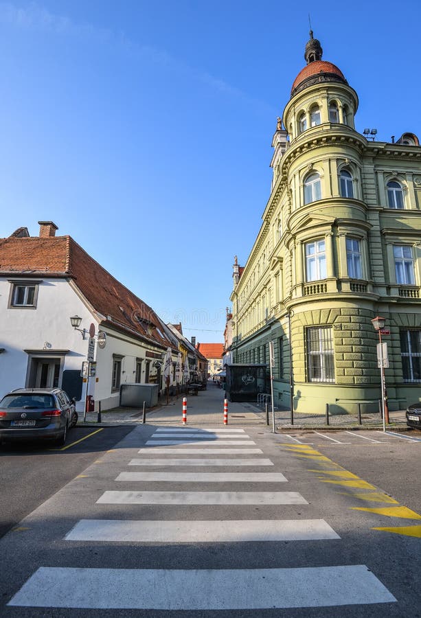 Maribor-Stadtzentrum und Zebrastreifen, Slowenien Maribor ist die zweitgrösste Stadt in Slowenien und die größte Stadt des tradit lizenzfreies stockfoto Maribor-Stadtzentrum und Zebrastreifen, Slowenien Maribor ist die zweitgrösste Stadt in Slowenien und die größte Stadt des tradit lizenzfreies stockfoto