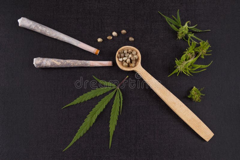 Marihuanasamen mit Gelenken stockfoto Marihuanasamen mit Gelenken stockfoto