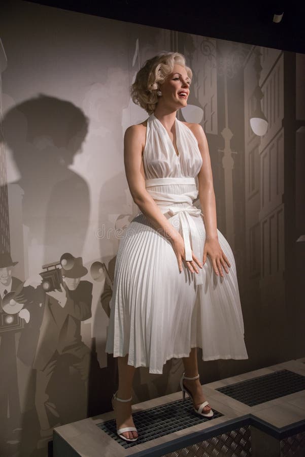 Marilyn Monroe Dress Pose