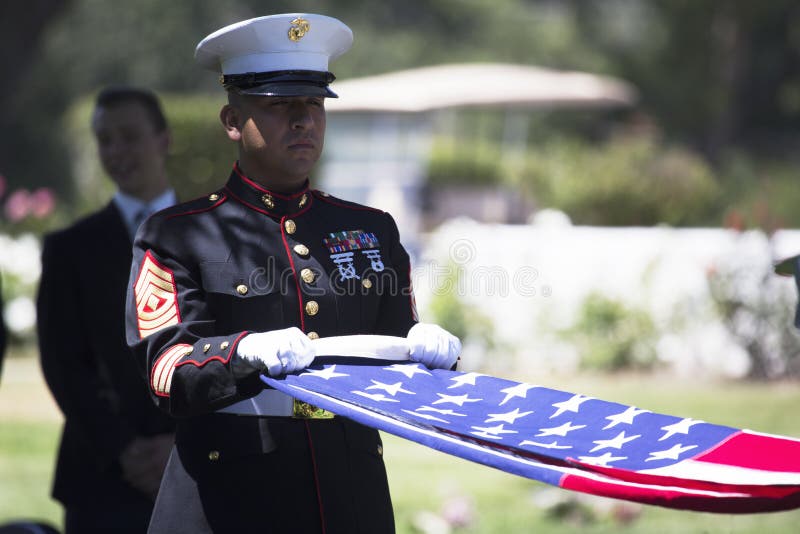 Marin- veck sjunker på minnesgudstjänst för den stupade USA-soldaten, PFC Zach Suarez, hederbeskickning på huvudväg 23, drev till royaltyfria foton Marin- veck sjunker på minnesgudstjänst för den stupade USA-soldaten, PFC Zach Suarez, hederbeskickning på huvudväg 23, drev till royaltyfria foton