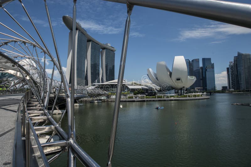 Marina Bay mit Marina Bay Sands Hotel und dem ArtScience-Museum stockfotografie Marina Bay mit Marina Bay Sands Hotel und dem ArtScience-Museum stockfotografie