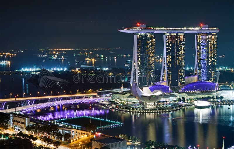 Marina Bay Sands à noite fotos de stock royalty free