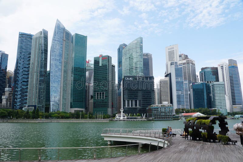 Marina bay σιγκαπούρη, 19 φεβρουαρίου 2023, προβολή της πόλης δίπλα στον κόλπο κατά τη διάρκεια της ημέρας