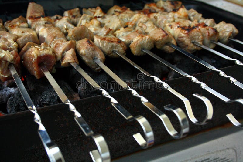 Mariniertes Lamm, Das Auf Metallaufsteckspindel Grillt Stockbild - Bild ...