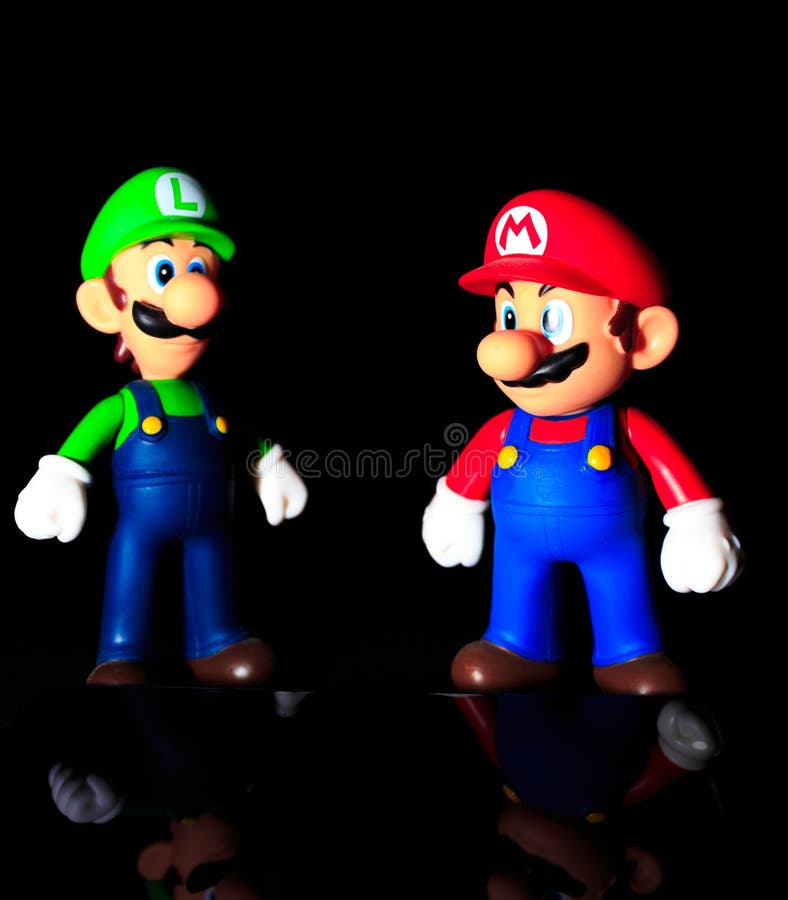 Luigi mario hi-res stock photography and images - Alamy