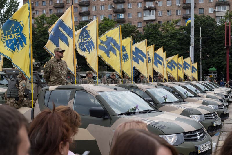 Mariupol Ukraina Juni 12 2016 ståta som är hängiven till den andra årsdagen av befrielsen av staden av Mariupol