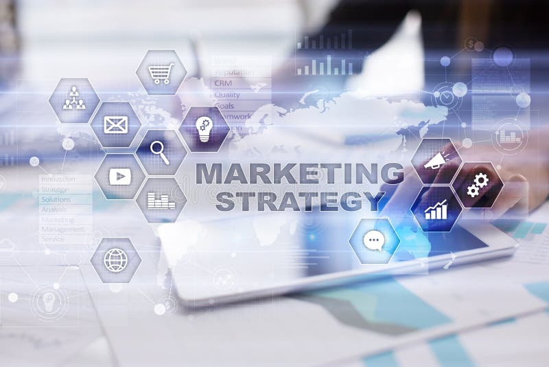 Marketingstrategiekonzept auf virtuellem Schirm Konzept des Internets, der Werbung und der Digitaltechnik Einkaufskorb mit Münzen lizenzfreie abbildung
