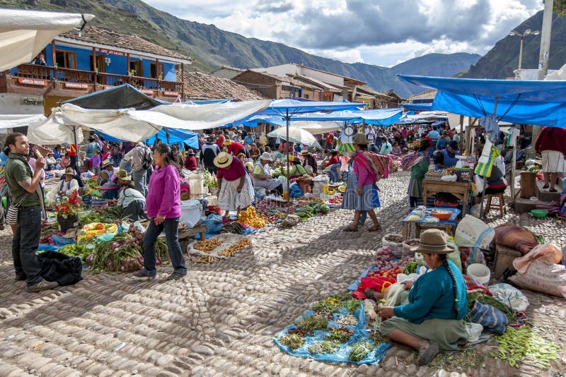 Marknaden på Pisac i Peru fotografering för bildbyråer Marknaden på Pisac i Peru fotografering för bildbyråer