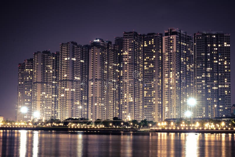 Markstein 81 ist ein super-hoher Wolkenkratzer z.Z. im Bau in Ho Chi Minh City, Vietnam, das von den Briten entworfen wurde lizenzfreies stockbild Markstein 81 ist ein super-hoher Wolkenkratzer z.Z. im Bau in Ho Chi Minh City, Vietnam, das von den Briten entworfen wurde lizenzfreies stockbild