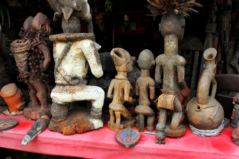 Markt von Handwerkkünsten, Douala, Cameroun lizenzfreie stockfotografie Markt von Handwerkkünsten, Douala, Cameroun lizenzfreie stockfotografie