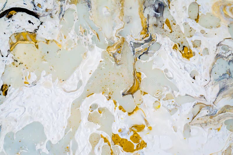 Marmeren textuur als achtergrond met gouden, zwarte, turkooise, blauwe en witte kleuren, die acryl het gieten middelgrote kunstte