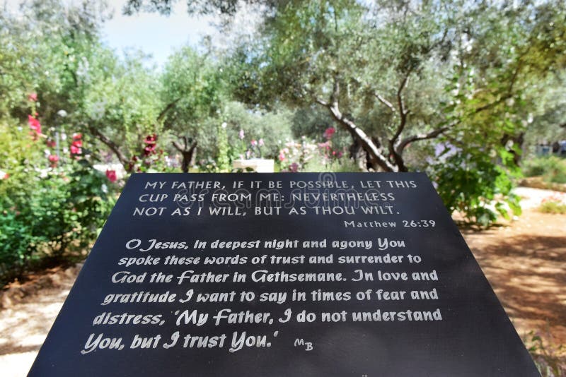Marmorera tjock skiva med orden av bönen av Jesus Christ, Gethsemane, Jerusalem royaltyfri foto