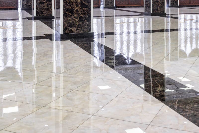 Marmurowa podłoga w luksusowym lobby biuro lub hotel