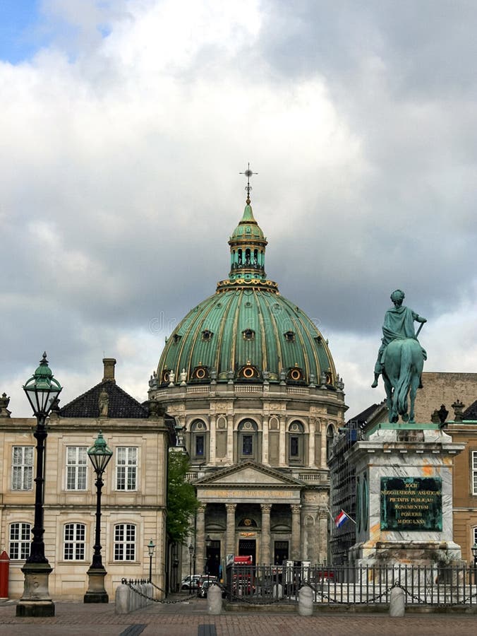 Marmurowy kościół i statua Frederick V, Dani fotografia stock Marmurowy kościół i statua Frederick V, Dani fotografia stock