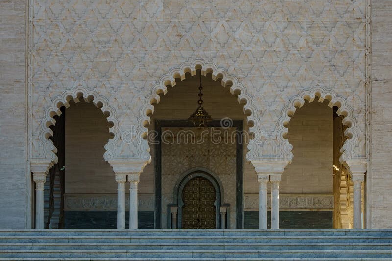 Maroc. rabat. l'entrée du mausolée de mohammed v sur l'esplanade yacoub almansour