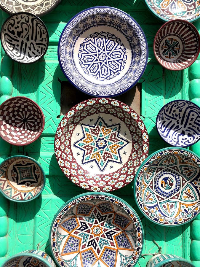 Marokkaans Aardewerk in Medina Van Essaouiracoloreuze Keramiek En Aardewerk  Stock Afbeelding - Image of marokko, keramiek: 196935935
