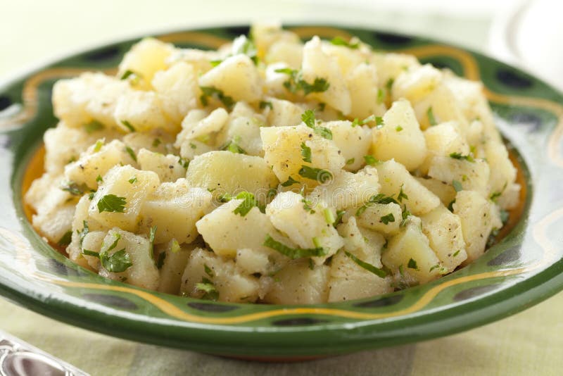 Marokkanischer Kartoffelsalat Stockbild - Bild von essen, teller: 39012045