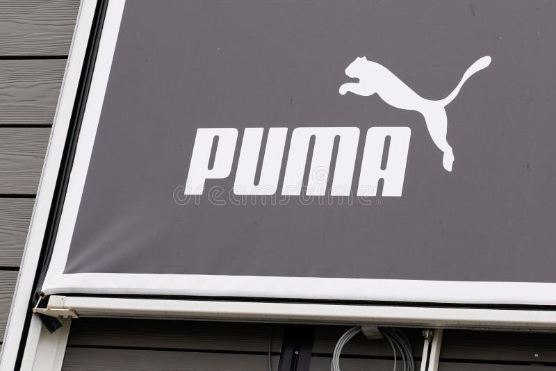 Marque De Logo Puma Et Panneau De Texte Devant La Boutique De Bâtiment Pour La Société De Vêtements De Magasin De Mode stock éditorial - Image du allemand, aquitaine: 218256849