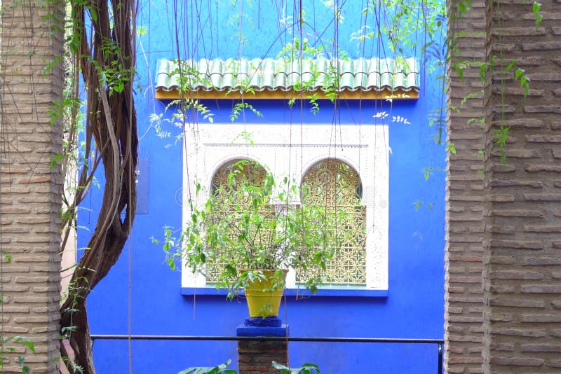 Marroquí Da azul principalmente pared y ventana, bordado maravilloso, porche muy especial fotografía de archivo Marroquí Da azul principalmente pared y ventana, bordado maravilloso, porche muy especial fotografía de archivo