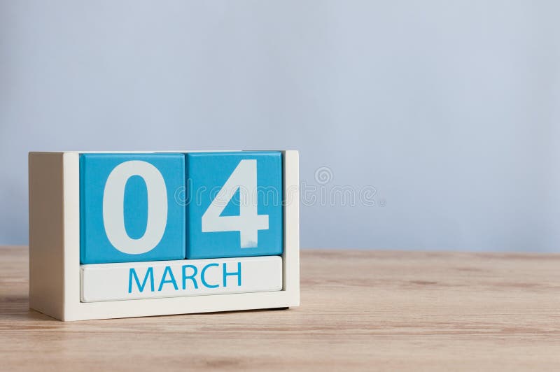 4 Mars Image De Calendrier En Bois De Couleur Du 4 Mars Sur Le ...