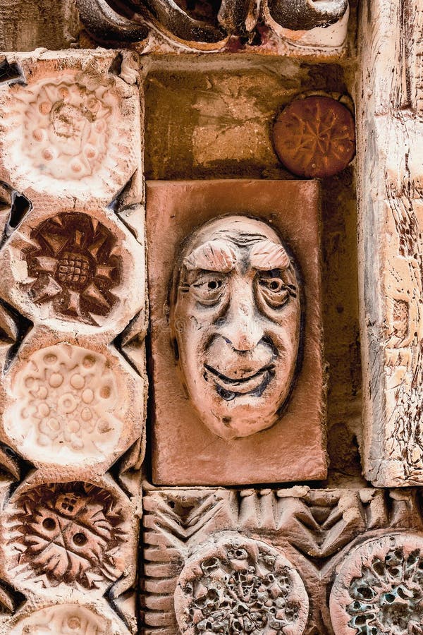 12 Mars 2017 M Magomayev gränd, Baku, Azerbajdzjan Frescoesna som dekorerade väggarna av huset av konstnär-skulptören arkivbilder 12 Mars 2017 M Magomayev gränd, Baku, Azerbajdzjan Frescoesna som dekorerade väggarna av huset av konstnär-skulptören arkivbilder