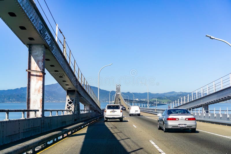 31 mars 2019 Richmond/CA/Etats-Unis - conduisant sur le pont John F de Richmond - de San Rafael Pont commémoratif de McCarthy, Sa photo stock 31 mars 2019 Richmond/CA/Etats-Unis - conduisant sur le pont John F de Richmond - de San Rafael Pont commémoratif de McCarthy, Sa photo stock