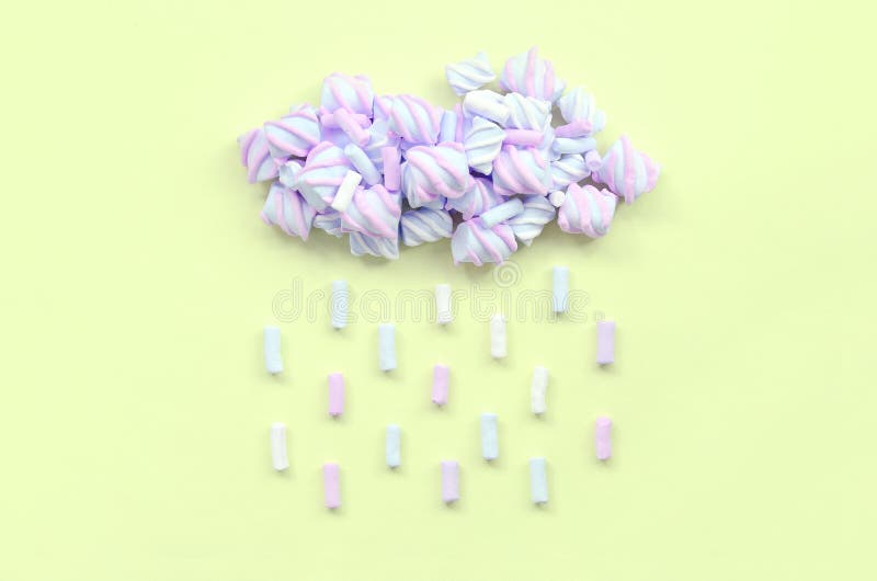 Marshmallow σύννεφο βροχής Χαριτωμένη μεταφορική καιρική έννοια στοκ φωτογραφίες με δικαίωμα ελεύθερης χρήσης Marshmallow σύννεφο βροχής Χαριτωμένη μεταφορική καιρική έννοια στοκ φωτογραφίες με δικαίωμα ελεύθερης χρήσης