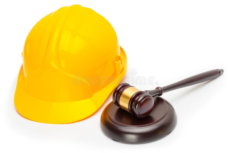 Marteau en bois de juge avec le casque de protection jaune - pousse de studio image stock Marteau en bois de juge avec le casque de protection jaune - pousse de studio image stock