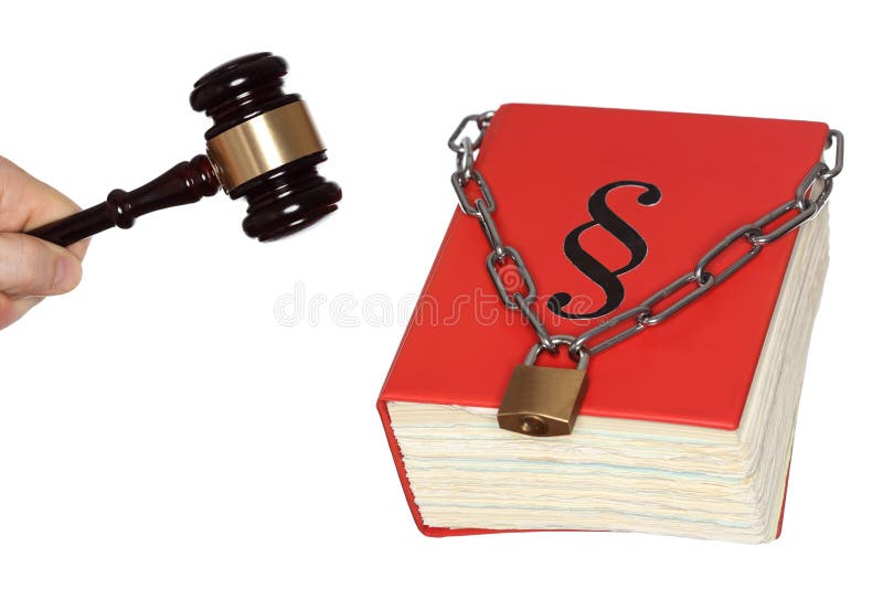 Martelo e livro de lei com corrente imagens de stock Martelo e livro de lei com corrente imagens de stock