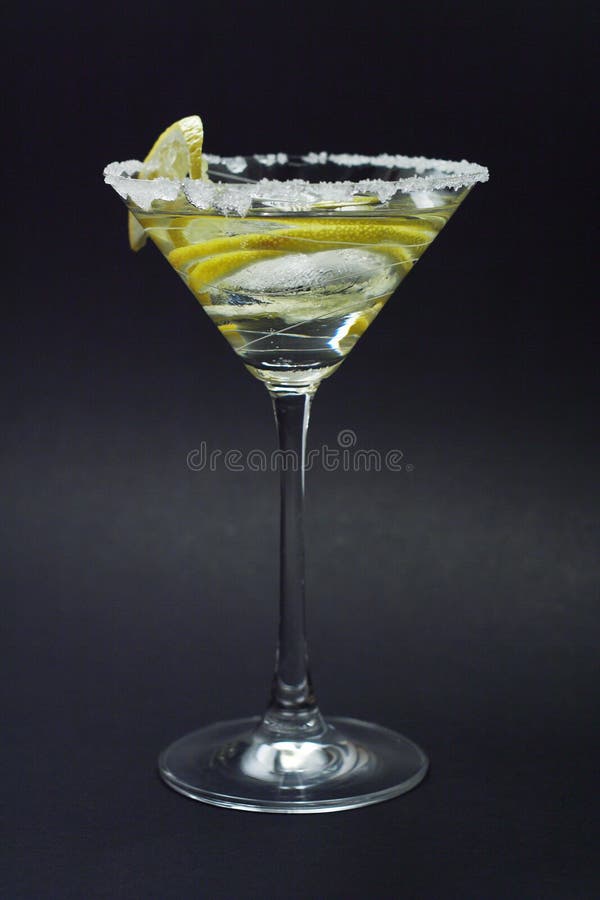 Martini com crosta, limão e cascas do açúcar