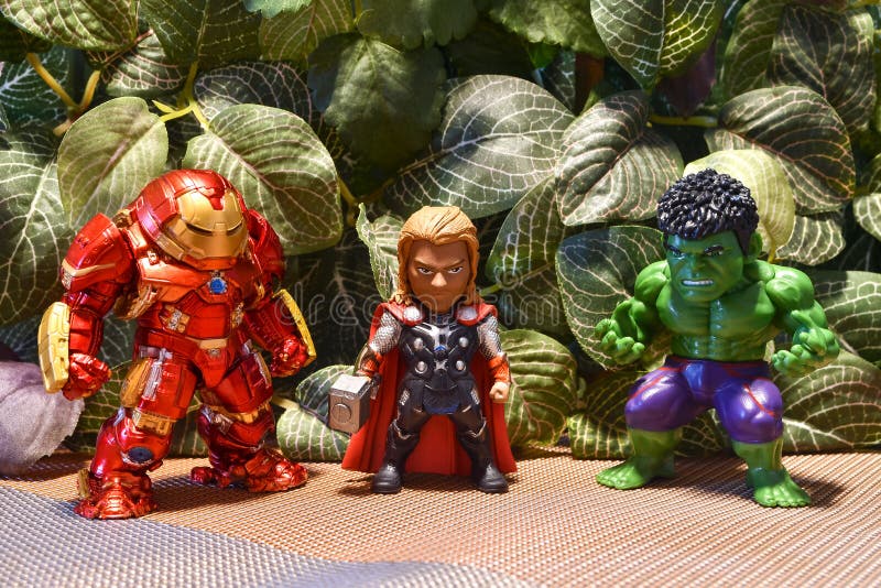 Absurdo Aturdir Petición Marvel Avengers Juguetes Figuritas Coleccionables Foto de archivo editorial  - Imagen de americano, juguetes: 227332078