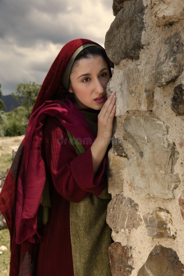 Maryjnego Magdalene płacz przy Jezus pustym grobowem