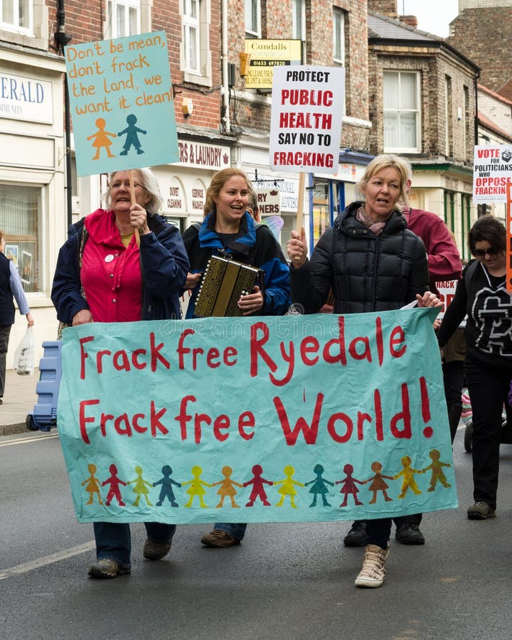 Marzo anti-Fracking - Malton - Ryedale - Yortkshire del norte - Reino Unido foto de archivo libre de regalías