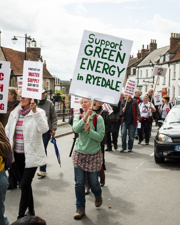 Marzo anti-Fracking - Malton - Ryedale - Yortkshire del norte - Reino Unido imagen de archivo