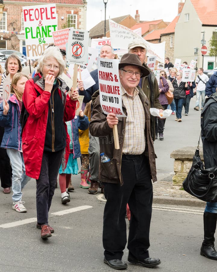 Marzo anti-Fracking - Malton - Ryedale - Yortkshire del norte - Reino Unido imagen de archivo