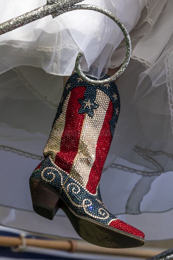 3 marzo 2018 - AUSTIN TEXAS - cowboy blu bianco rosso Boots dello zecchino per il Texas annuale Il Messico, Campidoglio immagine stock 3 marzo 2018 - AUSTIN TEXAS - cowboy blu bianco rosso Boots dello zecchino per il Texas annuale Il Messico, Campidoglio immagine stock