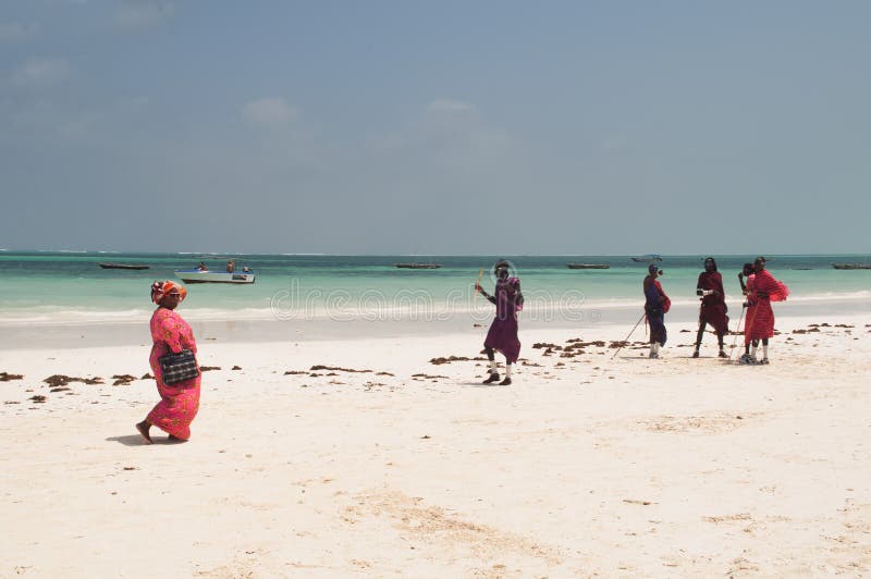 Masai zaludniają na plaży Zanzibar obrazy royalty free Masai zaludniają na plaży Zanzibar obrazy royalty free