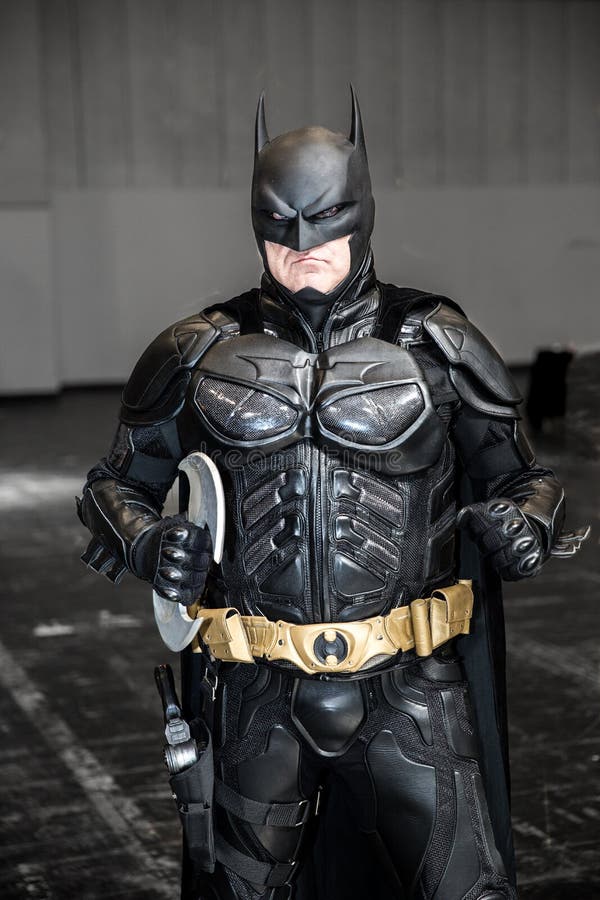 Masculino Cosplay Como Batman Foto de Stock Editorial - Imagem de forte,  traje: 157319893