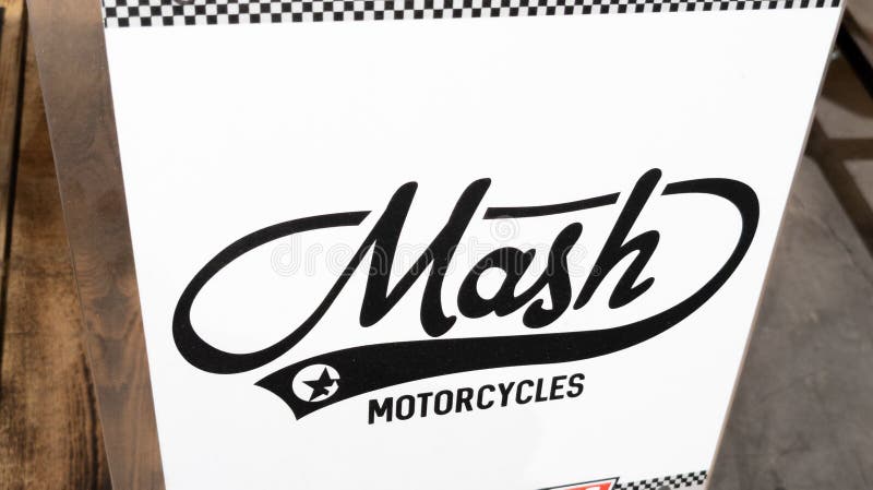 Logo Für Mash-Motorrad-Marke Und Unterschrift Auf Benzin