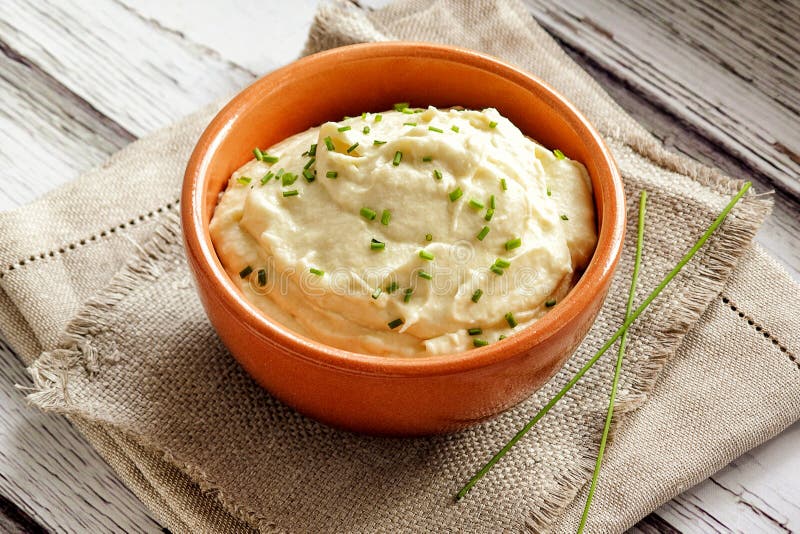 Mashed cauliflower. Gluten-free side dish. For vegetarians, ketogenic diets and paleo diets. A portion is served in a deep bowl and decorated in a rustic style. Close up and horizontal orientation. Paleo cauliflower stock images, royalty-free photos and pictures