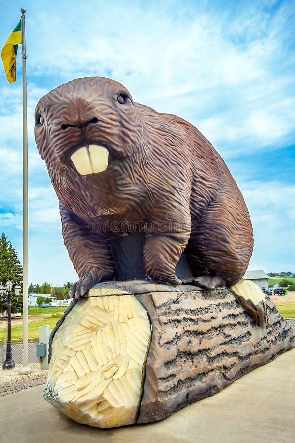 Maskottchen Bieber-Statue in Beaverlodge Alberta lizenzfreie stockbilder